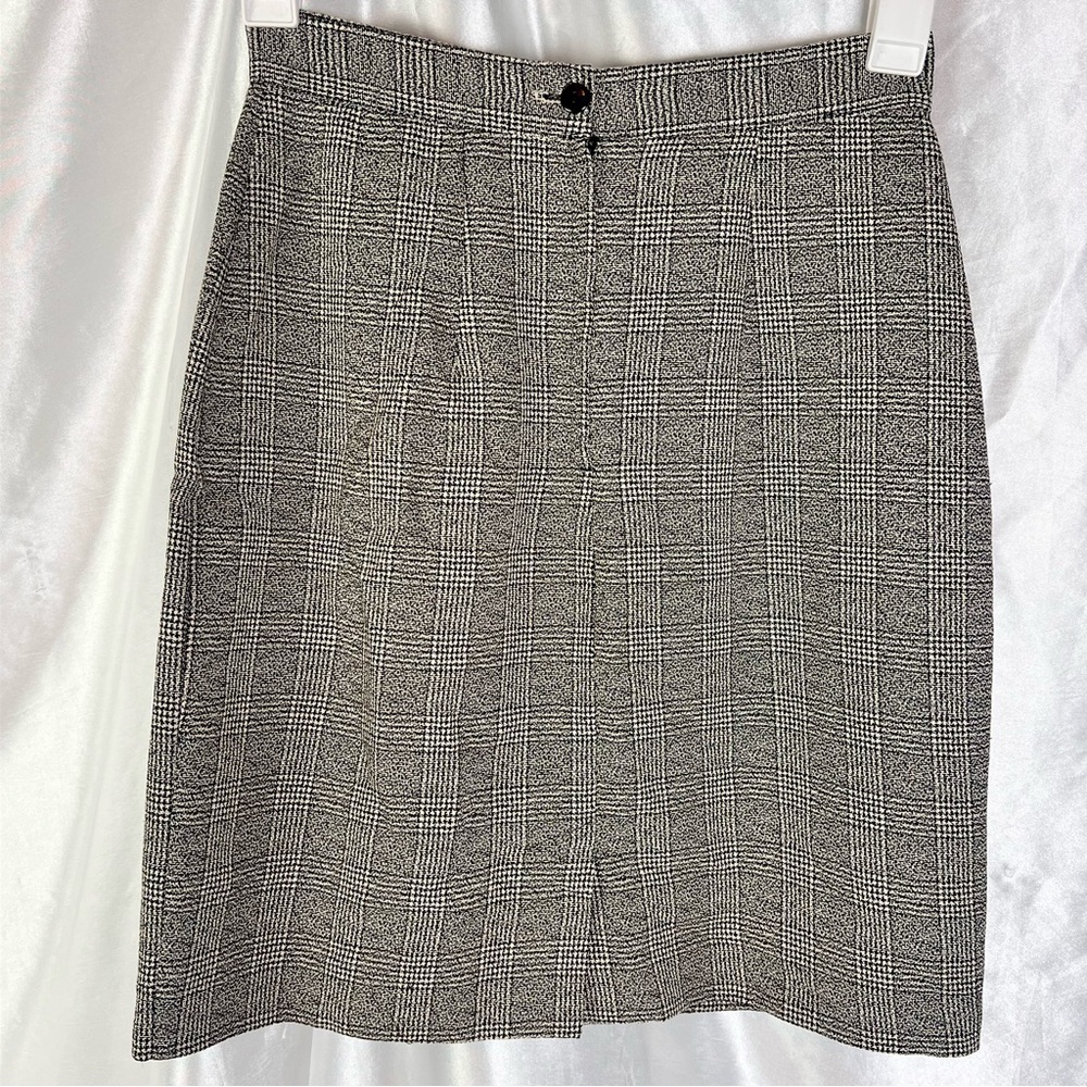 Vintage Black & White Plaid Mini Skirt – Preppy Y2K Business Casual (Size 6) - Picture 4 of 6